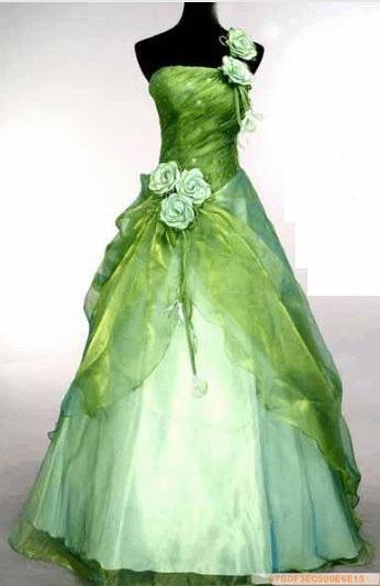 Green Wedding Dress Indian: Punjabi bridal look with green dress ...